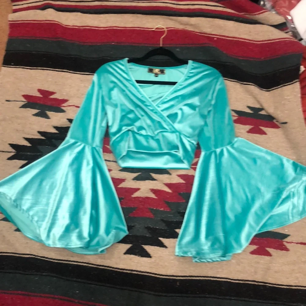 Turquoise bell sleeve crop top - Picture 1 of 10